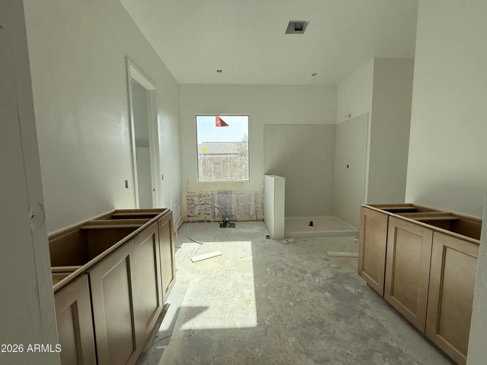 Real Estate Picture 6