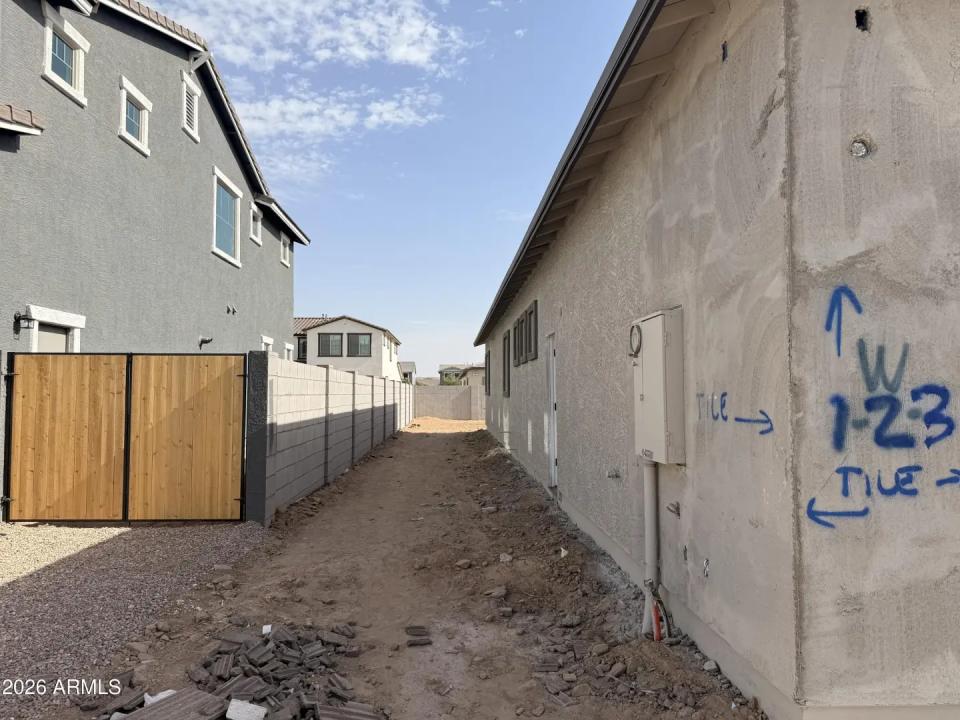 Real Estate Picture 9