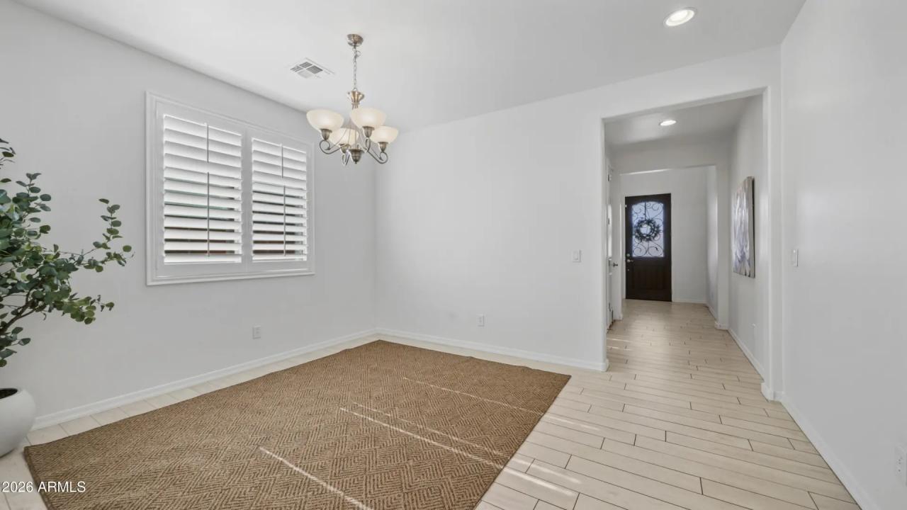 Real Estate Picture 7