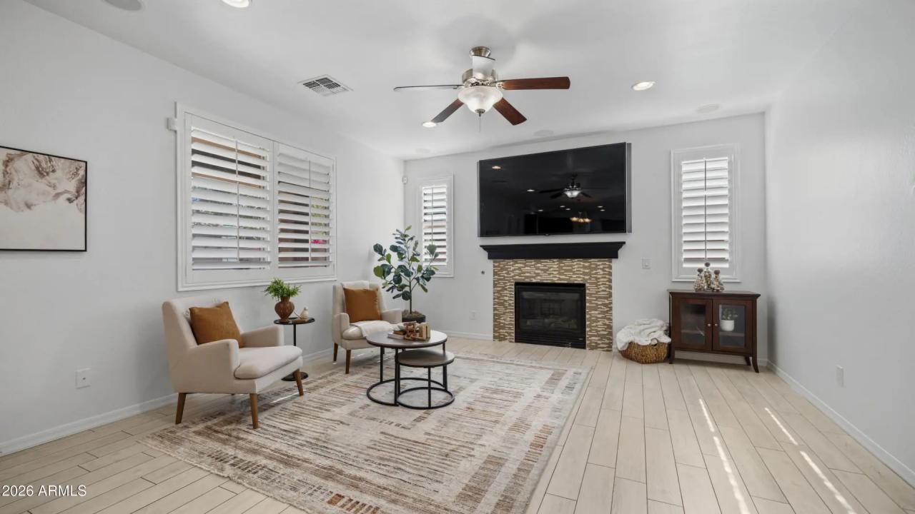 Real Estate Picture 9