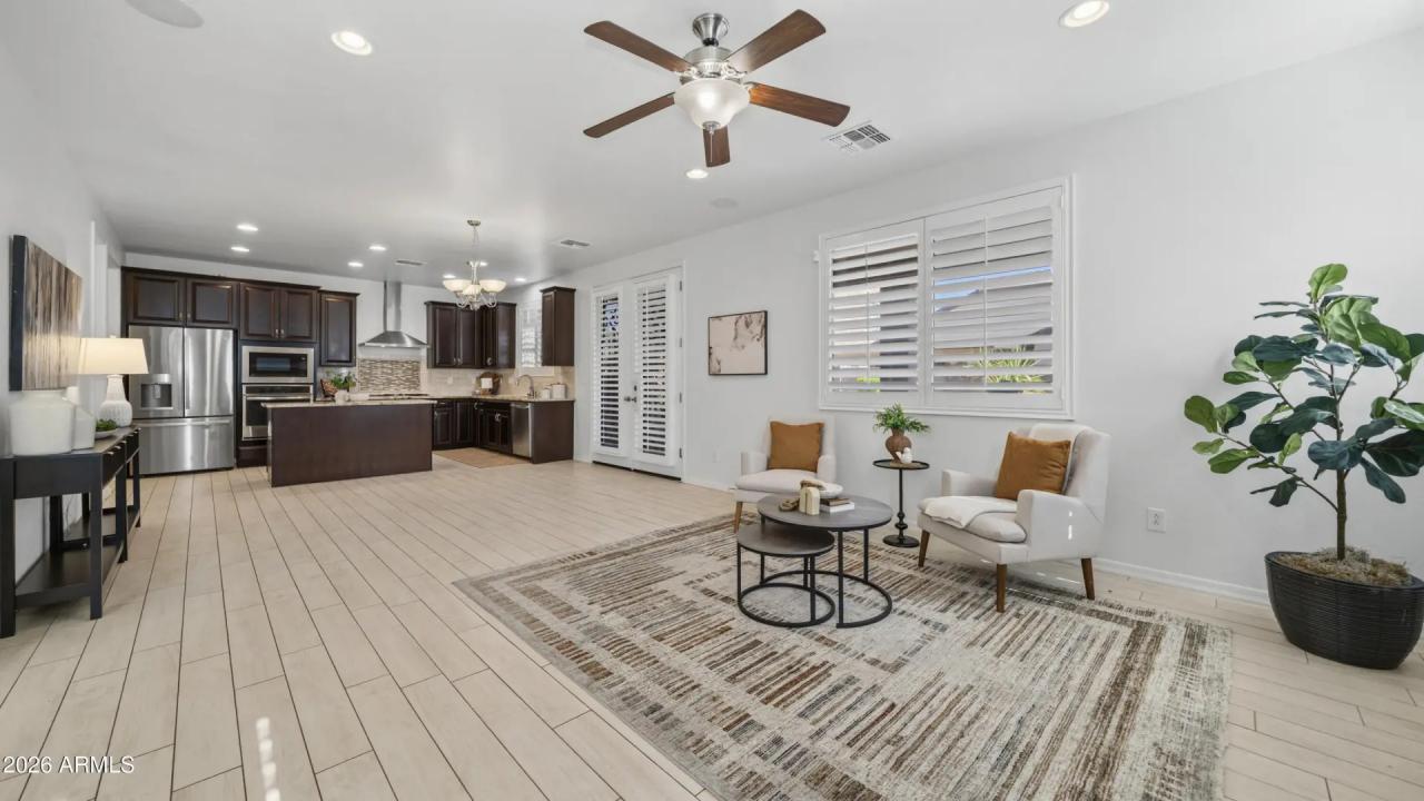 Real Estate Picture 11