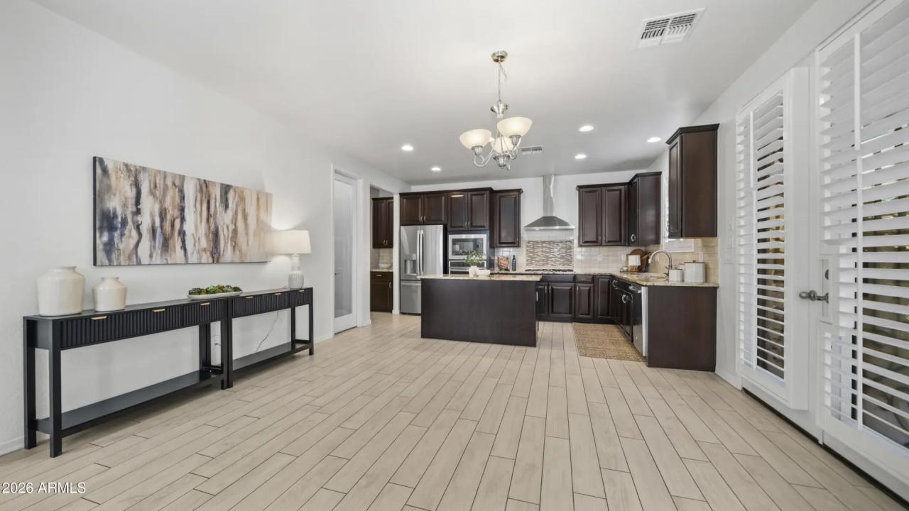 Real Estate Picture 12