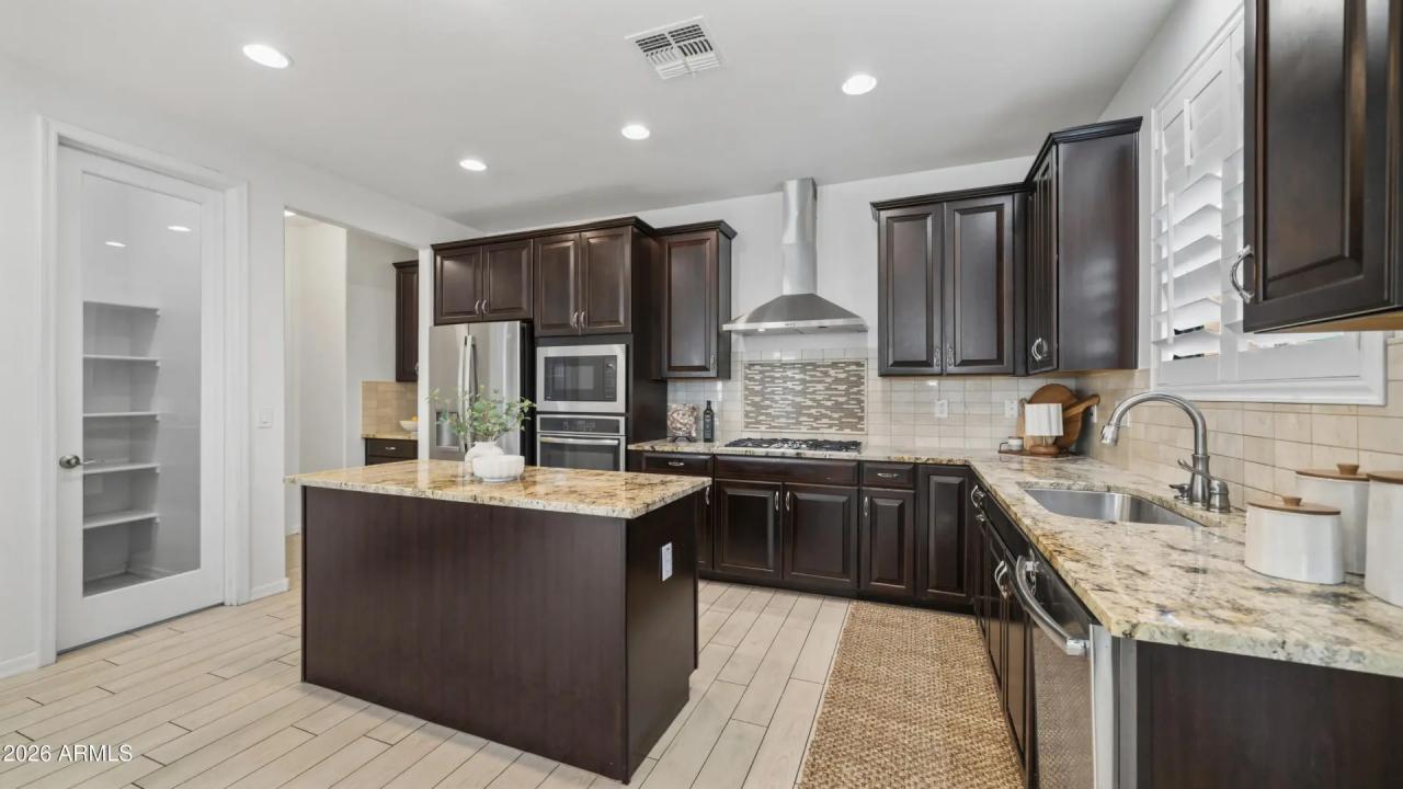 Real Estate Picture 14