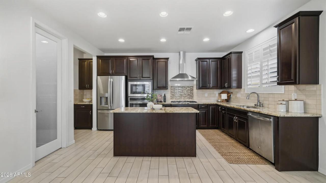 Real Estate Picture 13