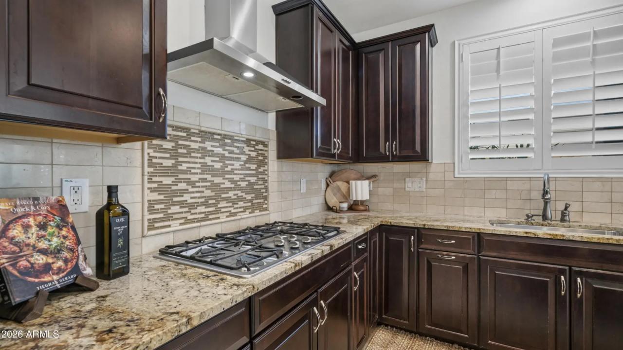 Real Estate Picture 16