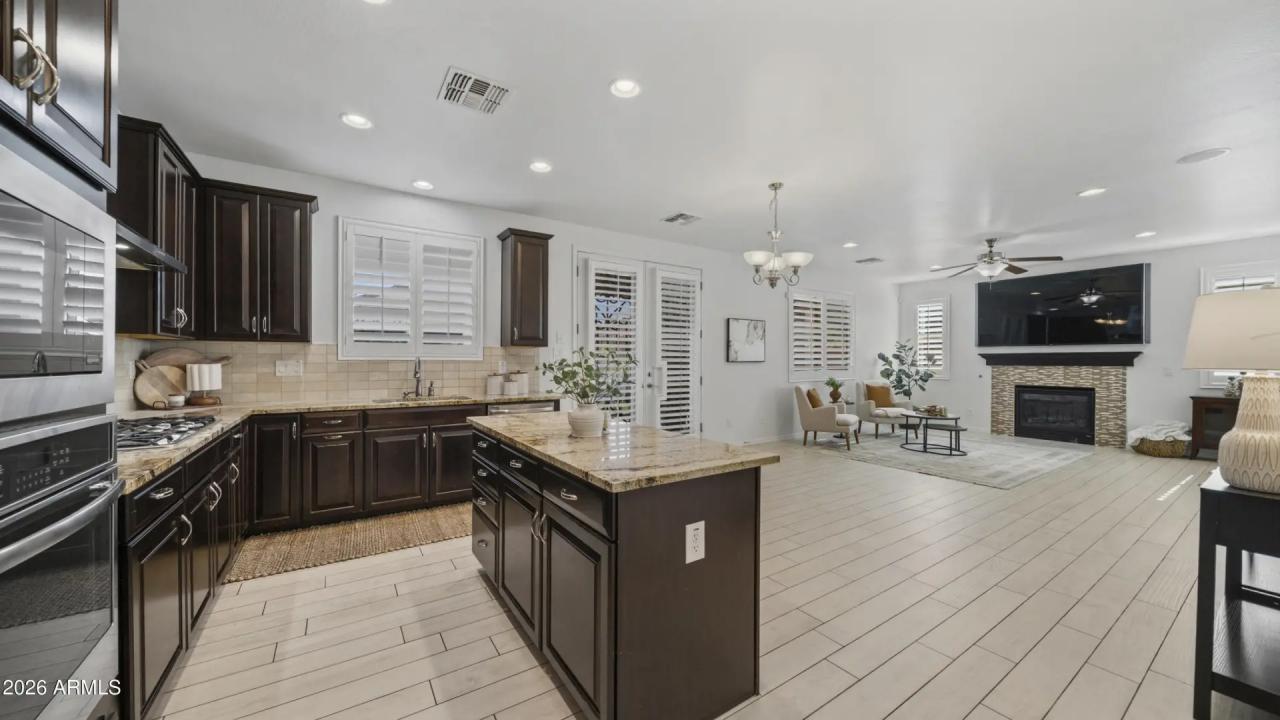 Real Estate Picture 17