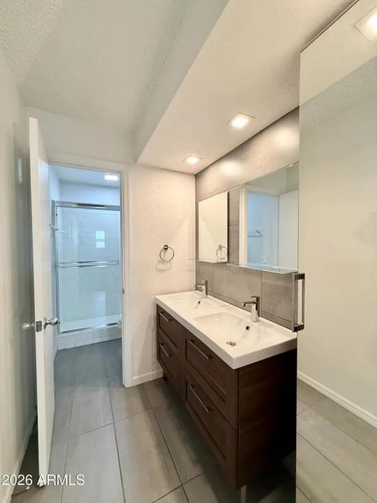 Real Estate Picture 7