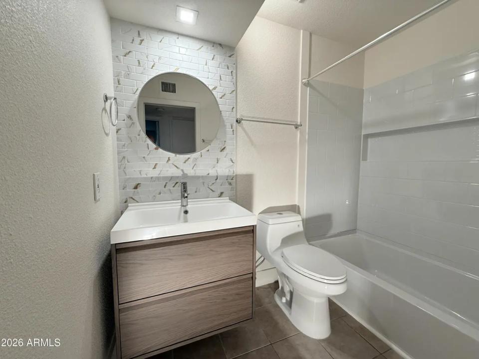 Real Estate Picture 12