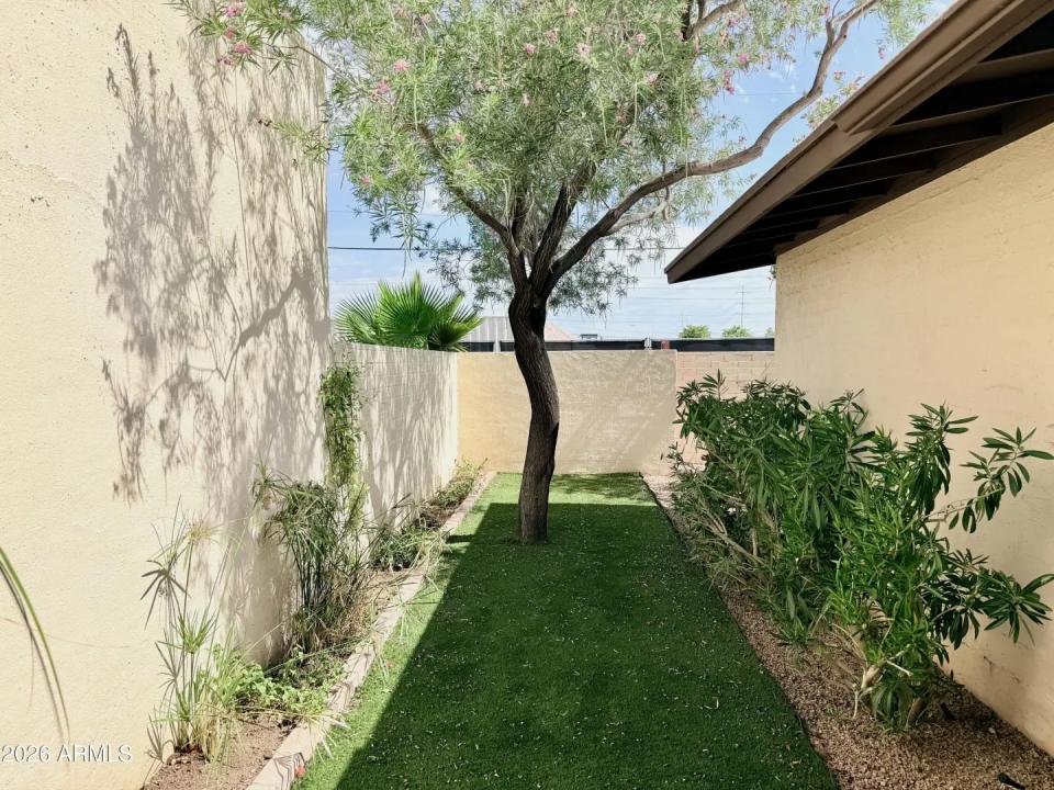 Real Estate Picture 18
