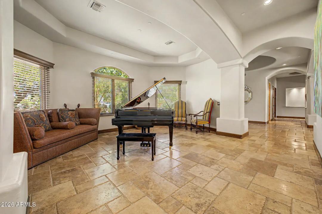 Real Estate Picture 5