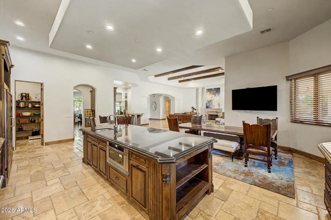 Real Estate Picture 8