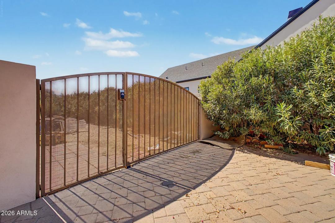 Real Estate Picture 24