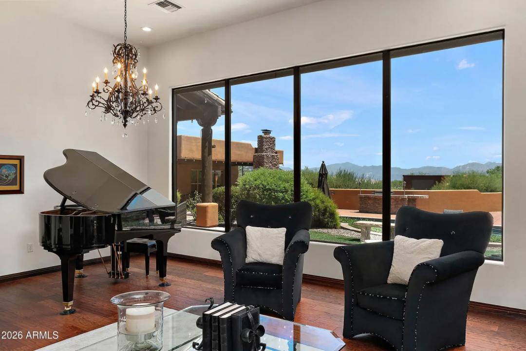 Real Estate Picture 10