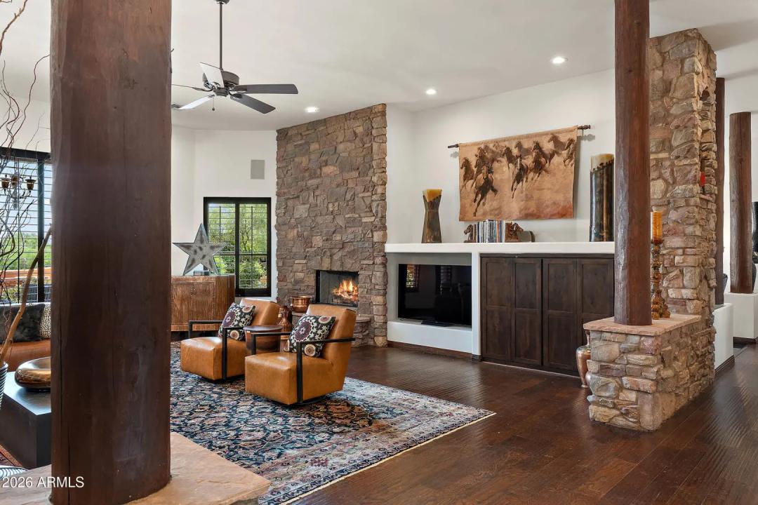 Real Estate Picture 12