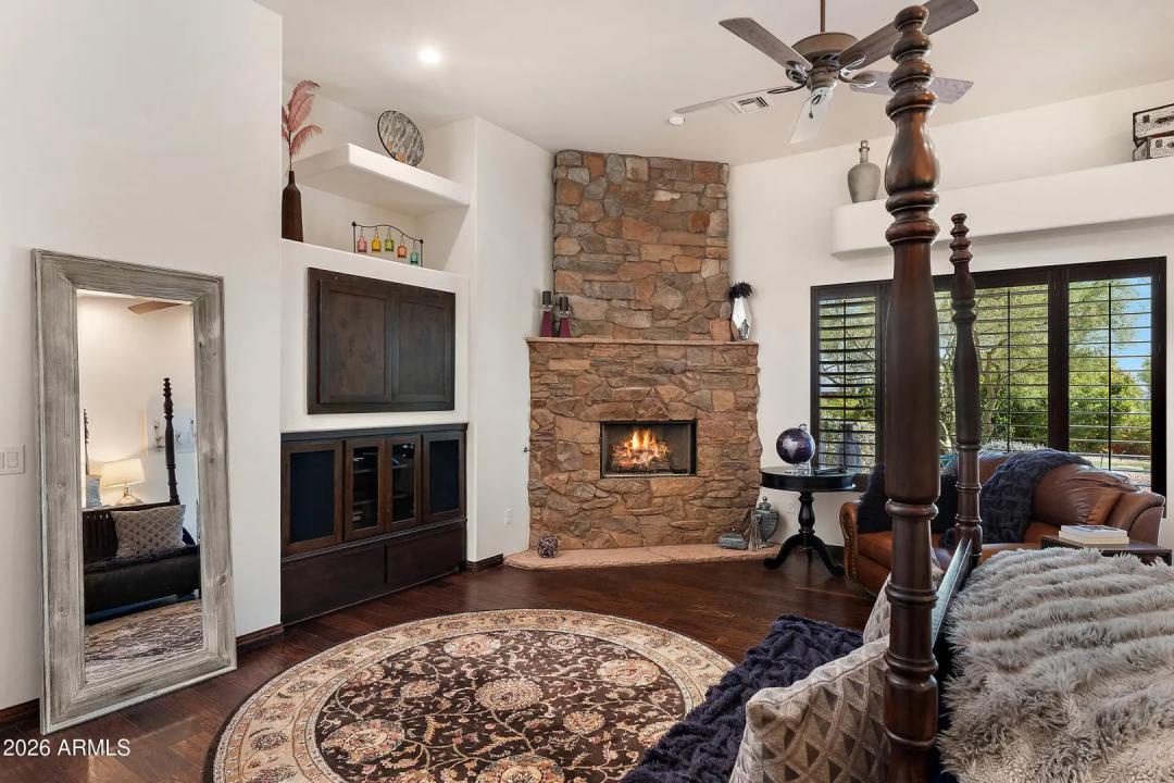 Real Estate Picture 22