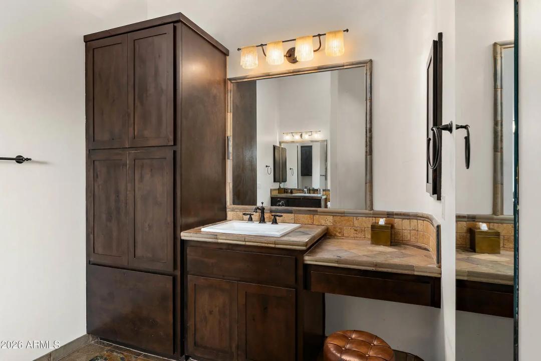 Real Estate Picture 23