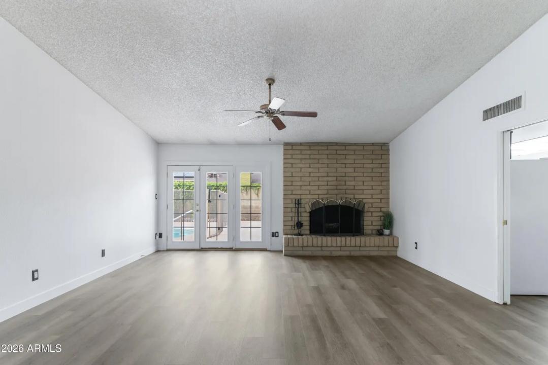 Real Estate Picture 9