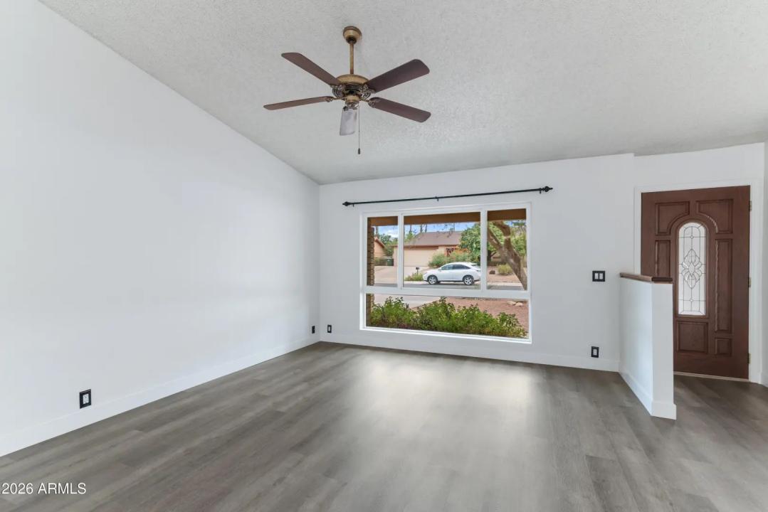 Real Estate Picture 12