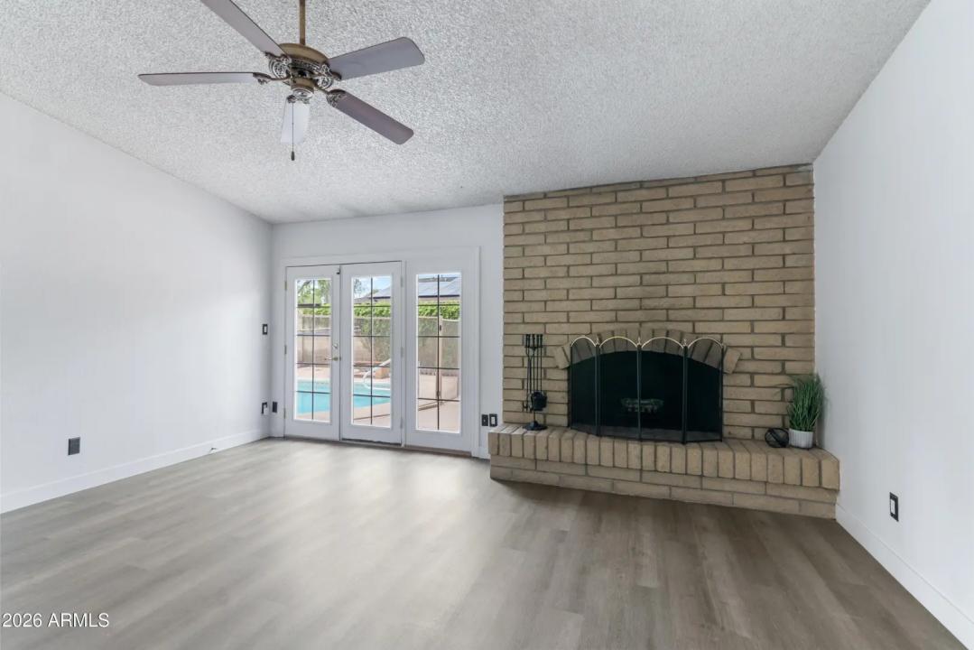 Real Estate Picture 8
