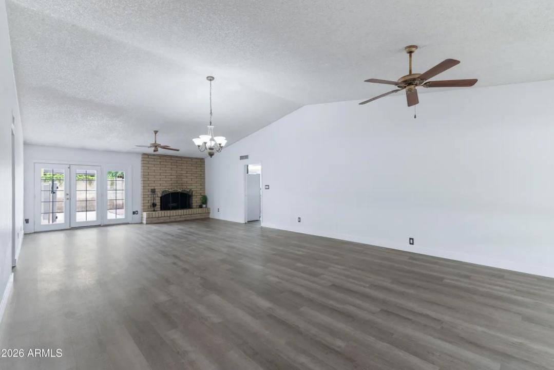 Real Estate Picture 11