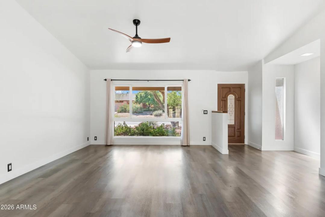 Real Estate Picture 7