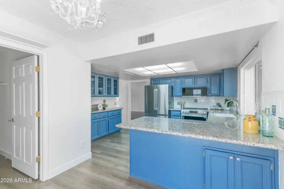 Real Estate Picture 17