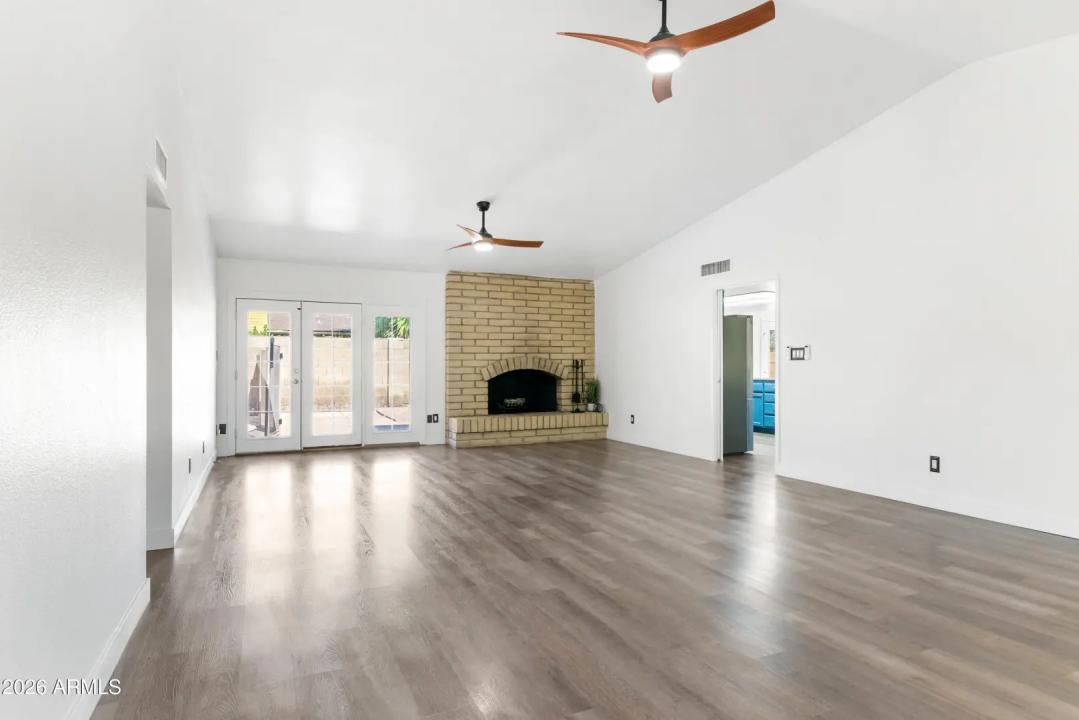 Real Estate Picture 12