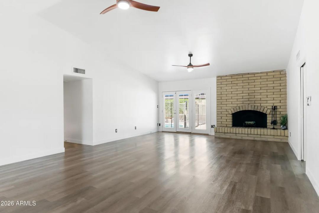 Real Estate Picture 14