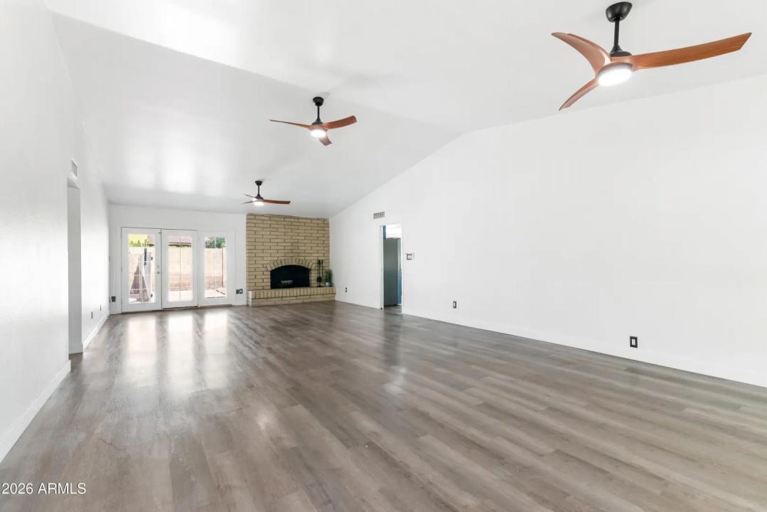 Real Estate Picture 11