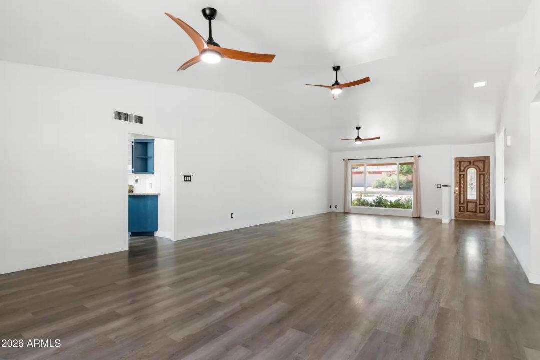 Real Estate Picture 9