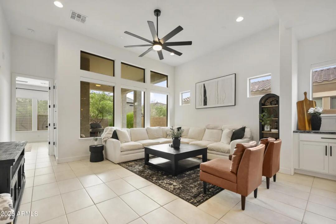Real Estate Picture 4