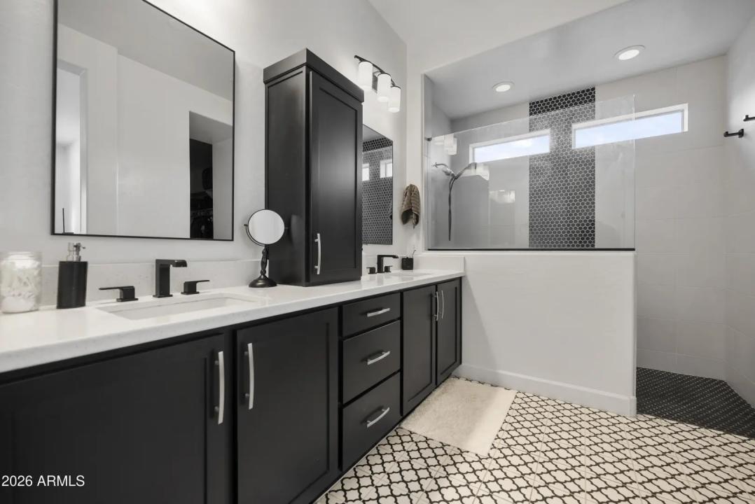 Real Estate Picture 3