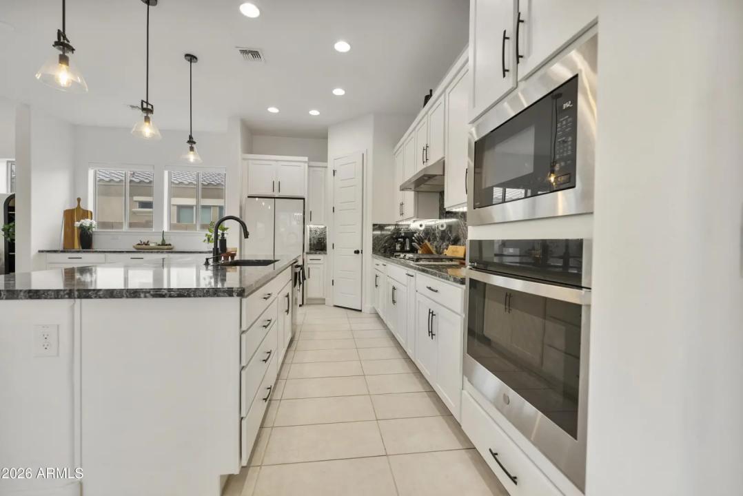 Real Estate Picture 13