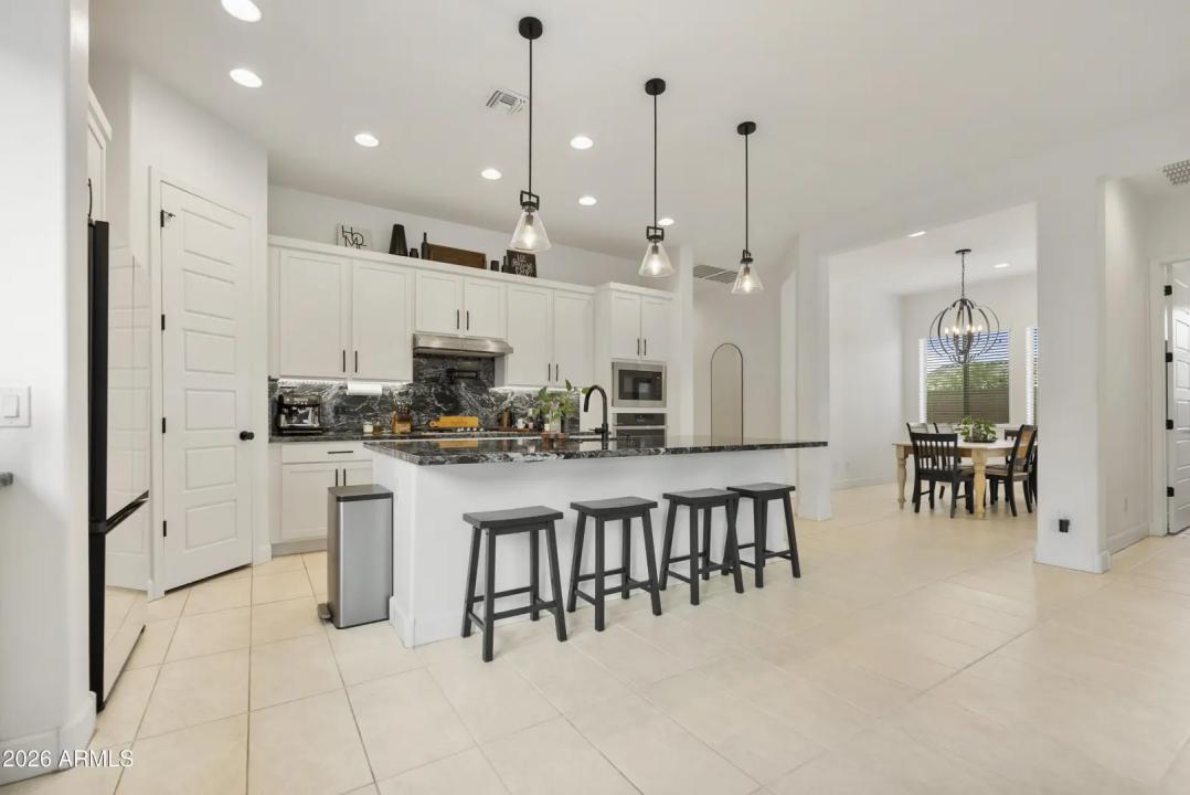 Real Estate Picture 14