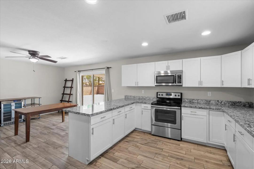 Real Estate Picture 11