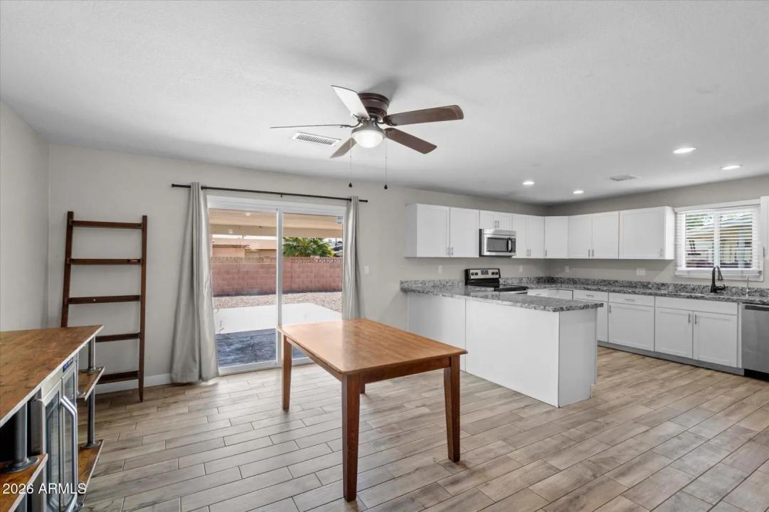 Real Estate Picture 7