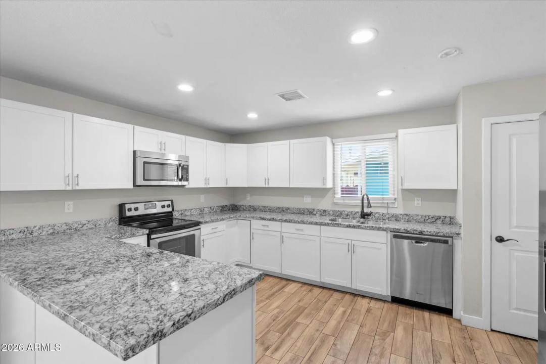 Real Estate Picture 10
