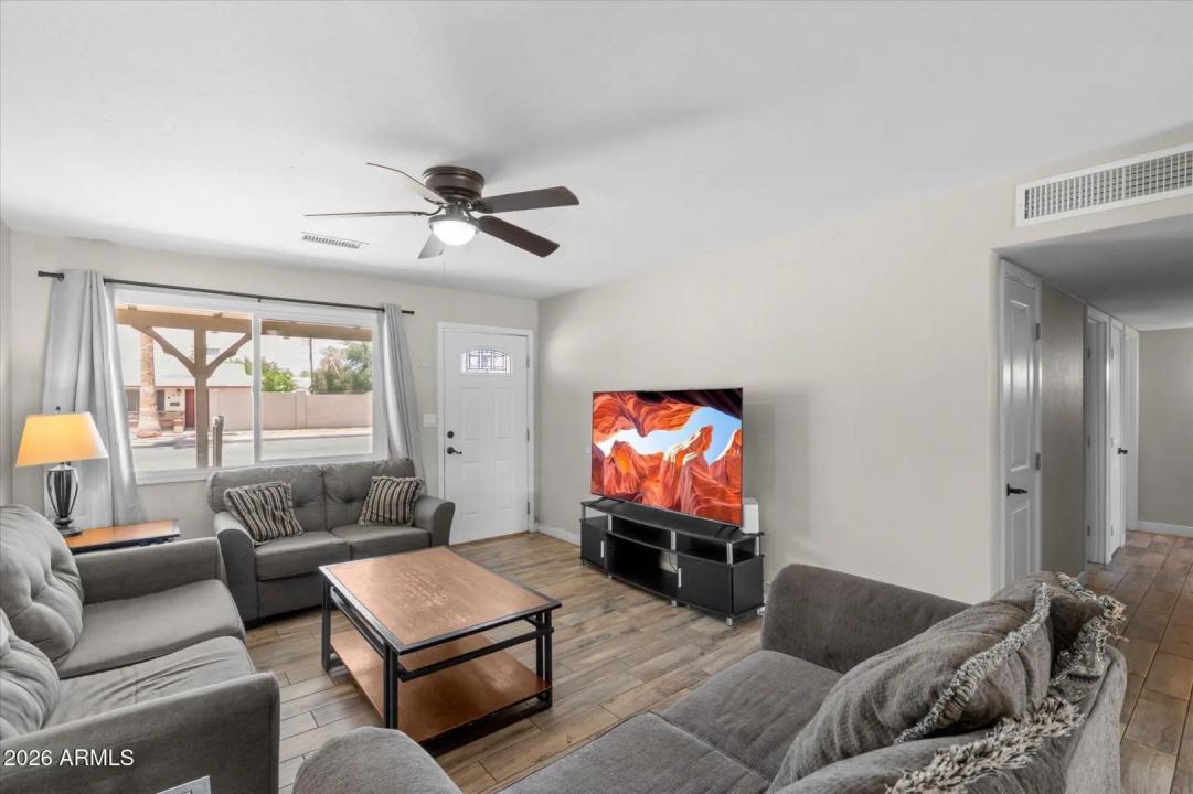 Real Estate Picture 4