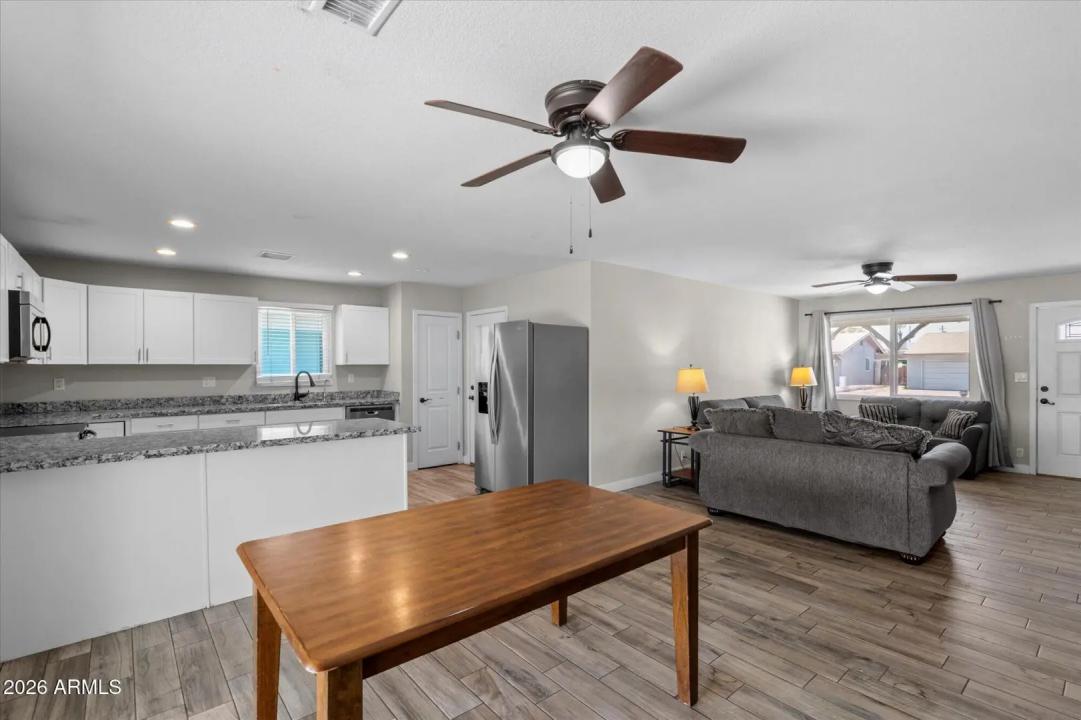 Real Estate Picture 9
