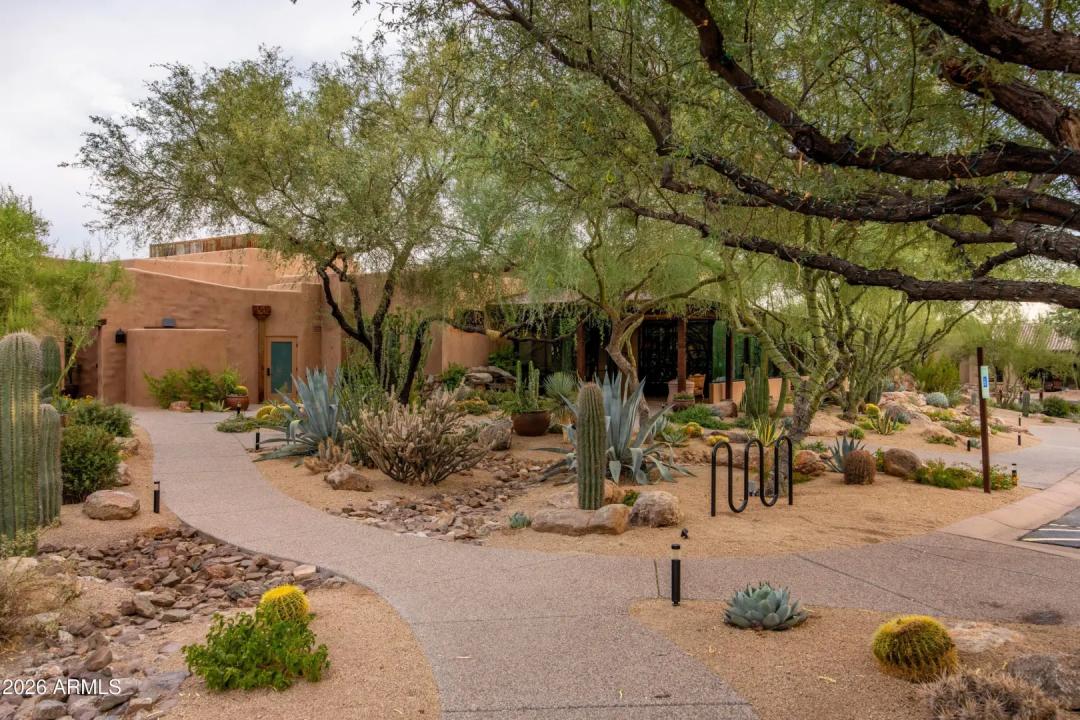 Real Estate Picture 9