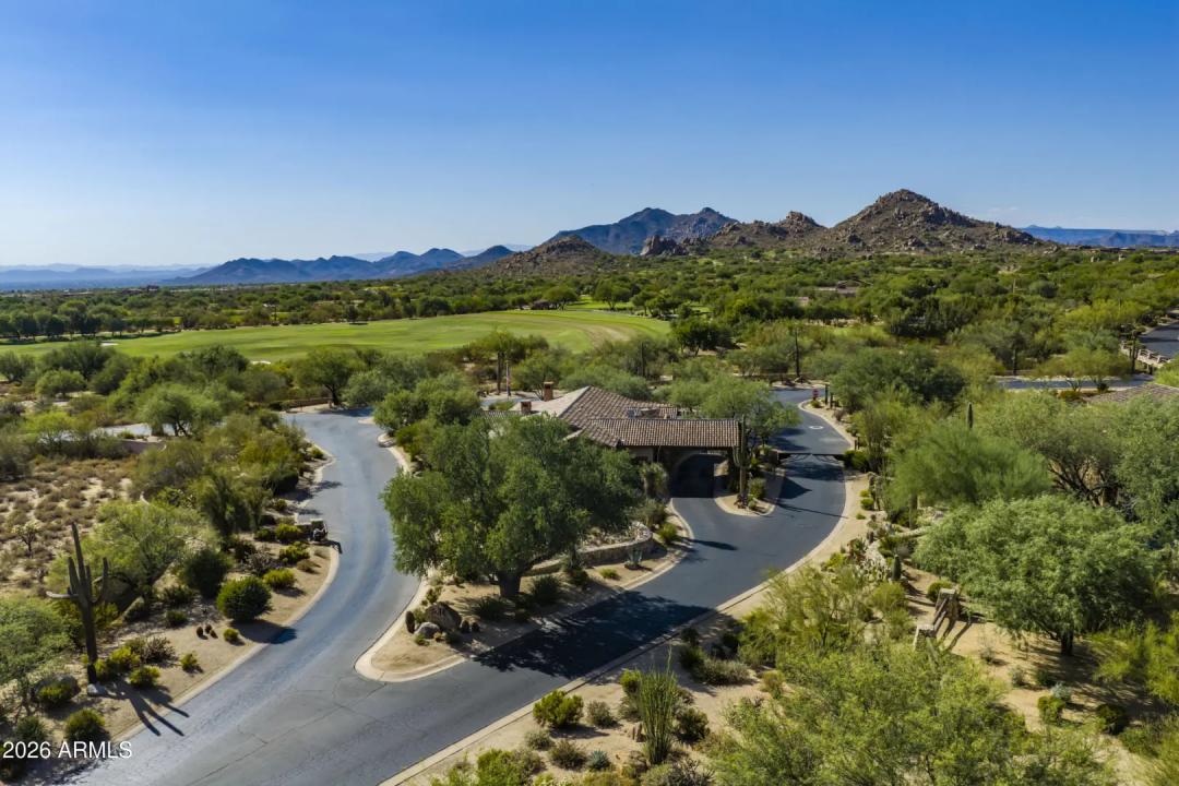Real Estate Picture 8