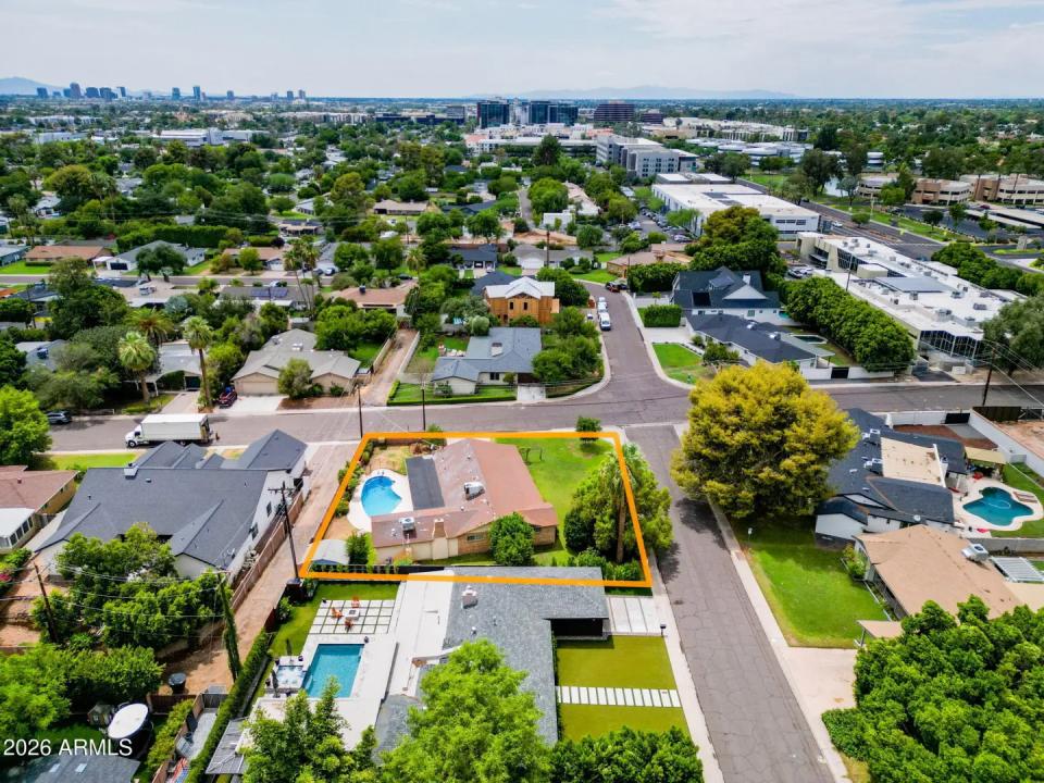 Real Estate Picture 24