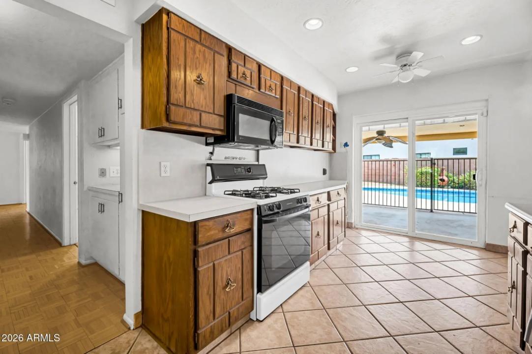 Real Estate Picture 7
