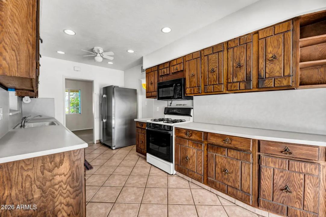 Real Estate Picture 6