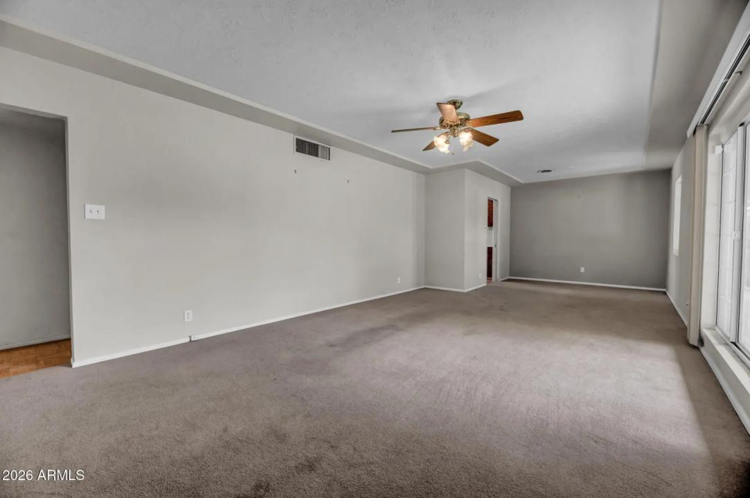 Real Estate Picture 4