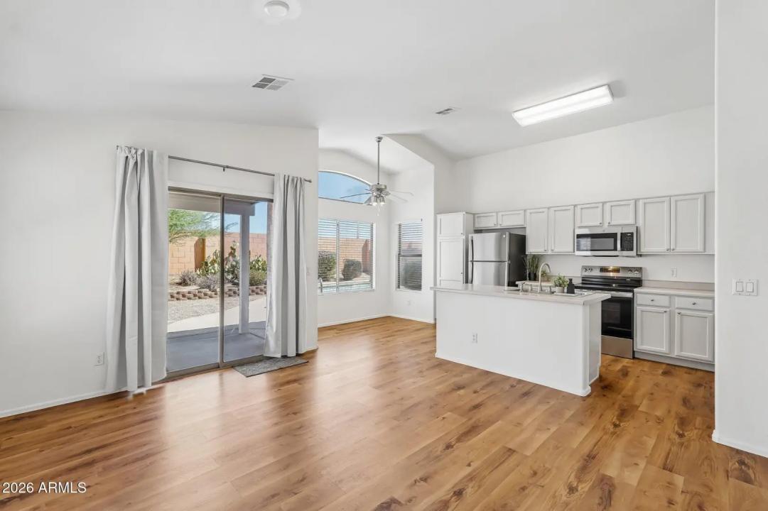 Real Estate Picture 10