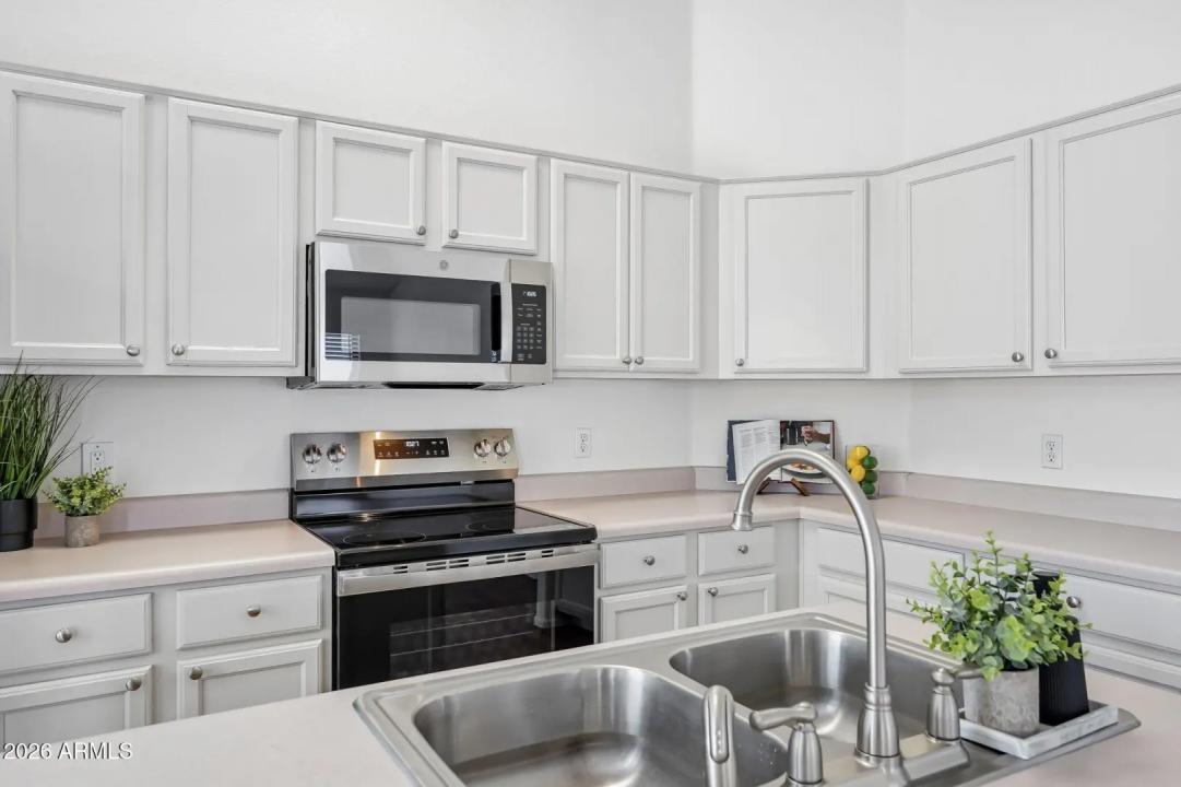 Real Estate Picture 14