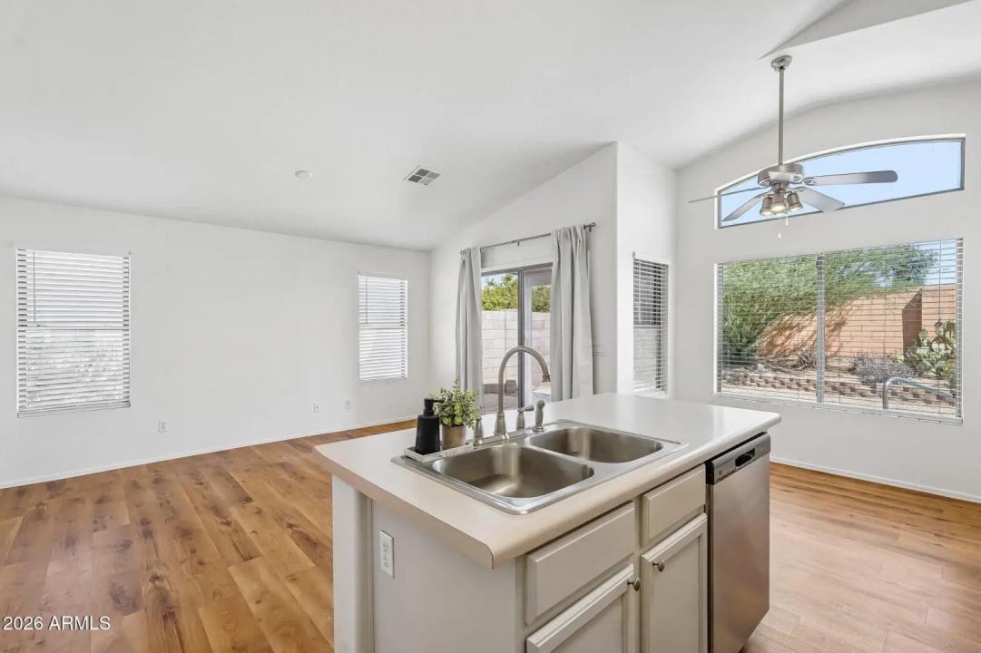 Real Estate Picture 15