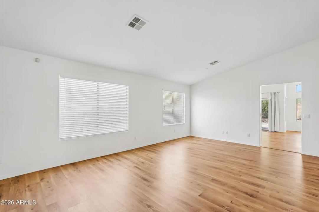 Real Estate Picture 9