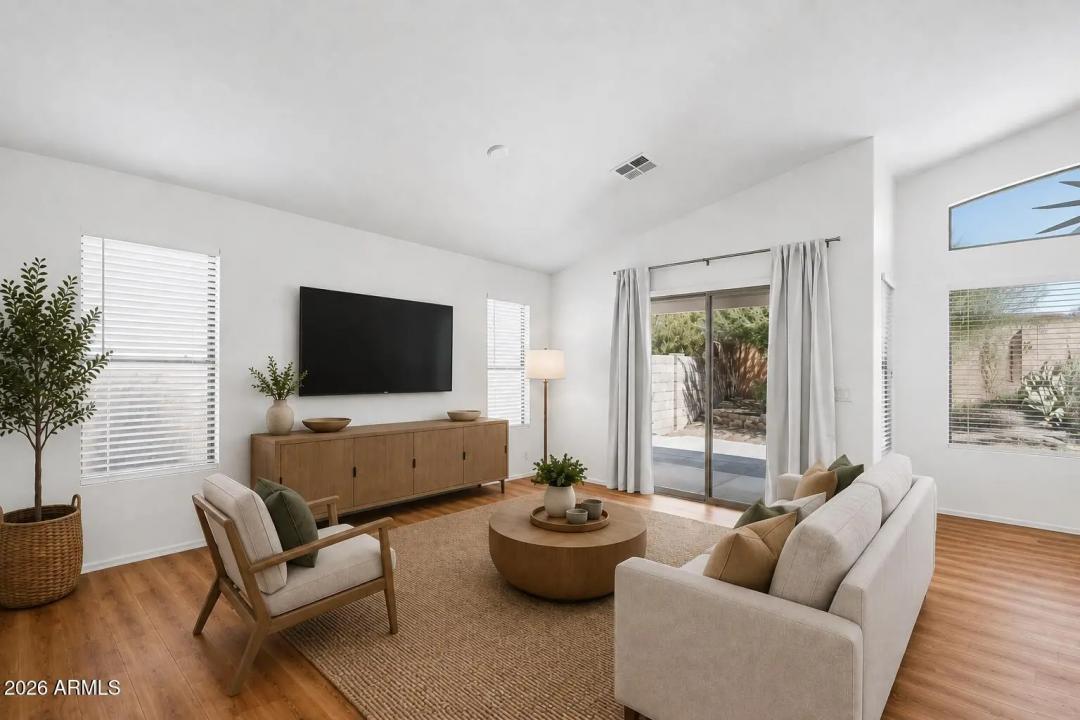 Real Estate Picture 12